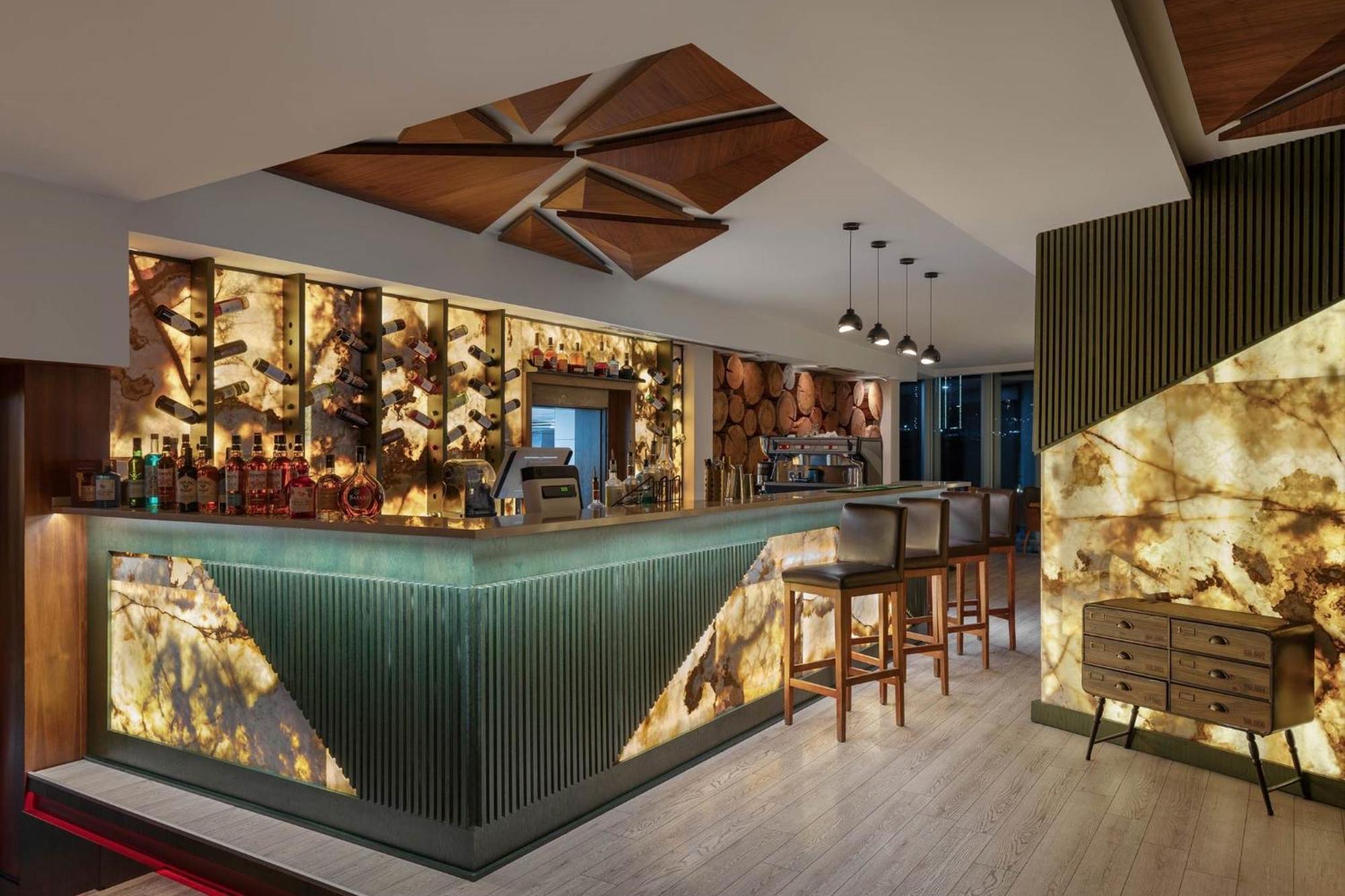 Titanic Hotel & Spa Sulaymaniyah Extérieur photo The bar at the 101 bar