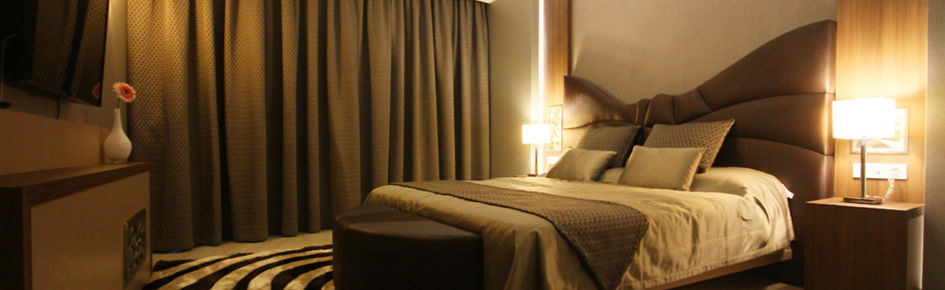 Titanic Hotel & Spa Sulaymaniyah Extérieur photo A bedroom with curtains