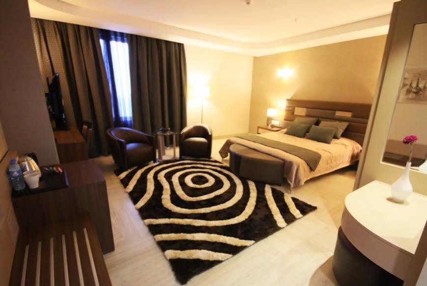 Titanic Hotel & Spa Sulaymaniyah Extérieur photo A room at the hotel